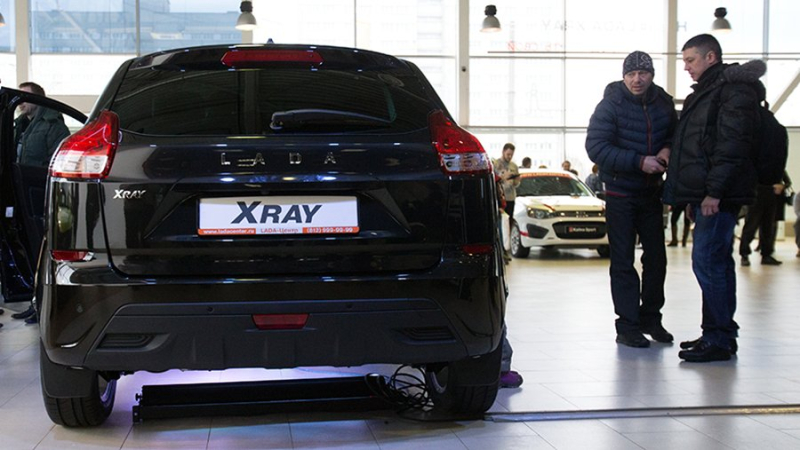 Стало известно количество оставшихся у дилеров авто Lada Xray