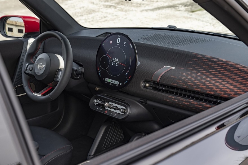 Mini полностью рассекретила «горячие» John Cooper Works Electric и John Cooper Works Aceman