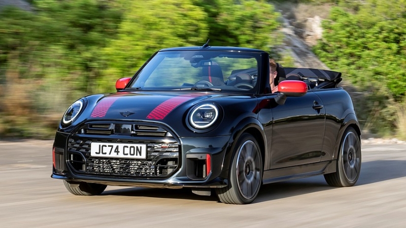 Новый Mini JCW: теперь и бензиновая версия в кузовах хэтчбек и кабриолет