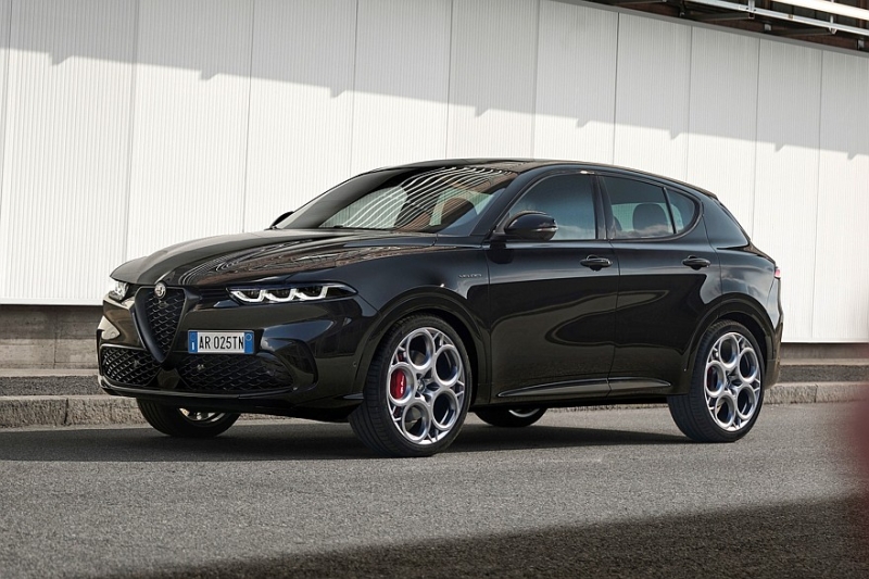 Alfa Romeo Tonale 2025 модельного года: обновки в салоне и сокращённая моторная гамма