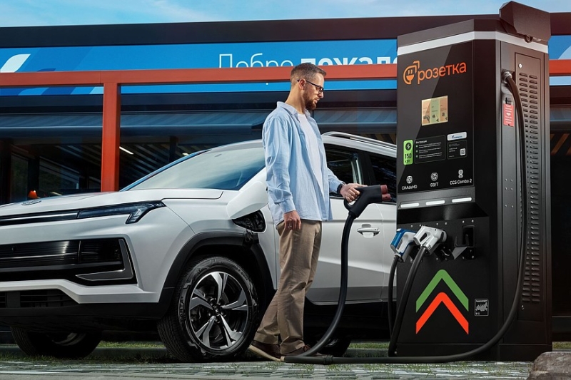 «Газпром нефть» развивает сеть зарядных станций в Европейской части страны и на Урале