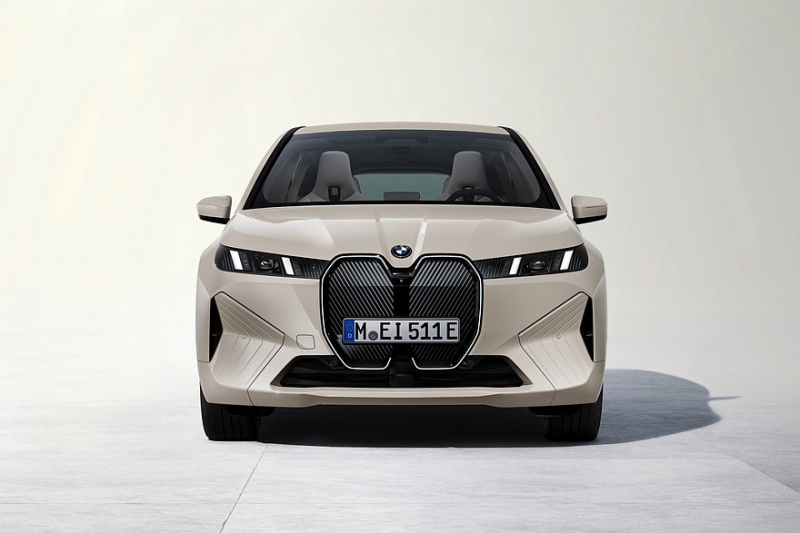 Кроссовер BMW iX стал мощнее и дальнобойнее после рестайлинга