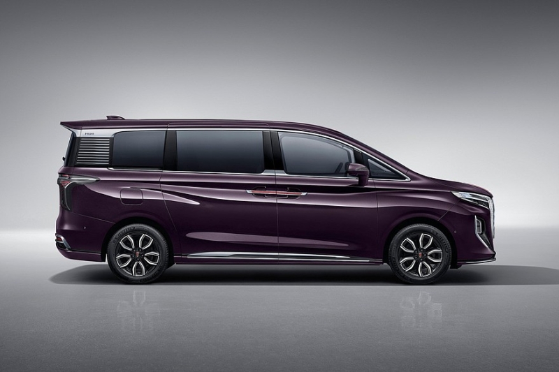 Роскошный минивэн Hongqi HQ9 скоро вернётся на российский рынок