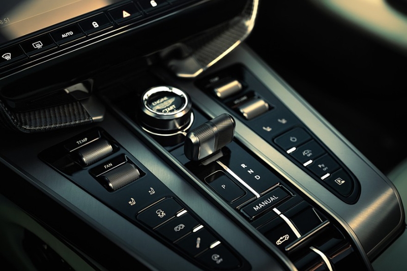 Aston Martin рассекретил Vanquish Volante с открытым верхом и битурбомотором V12