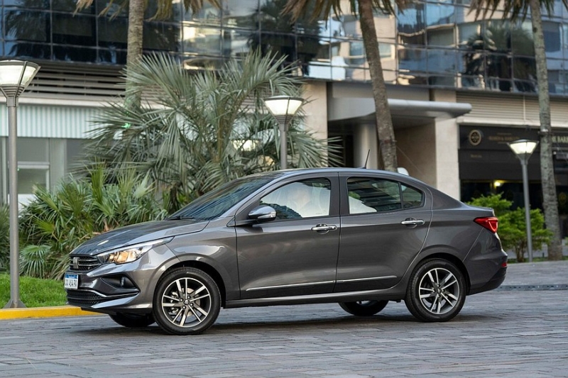 Бюджетный седан Fiat Cronos станет солиднее после рестайлинга