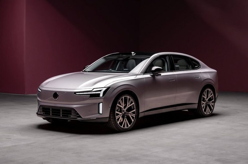 Флагманский Volvo ES90 оказался лифтбеком: задний или полный привод и 4 секунды до сотни