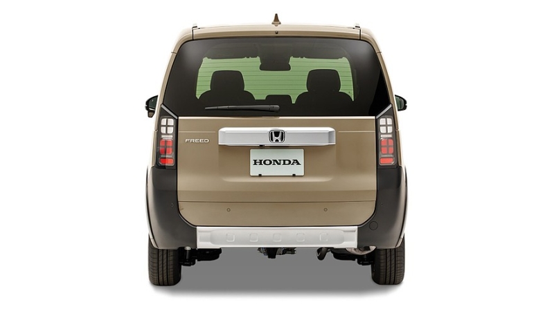 Honda обновила бензиновый компактвэн Freed вслед за гибридом