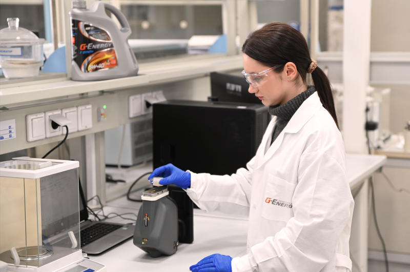 Известная гонщица Ирина Сидоркова высоко оценила производство моторных масел G-Energy в Омске