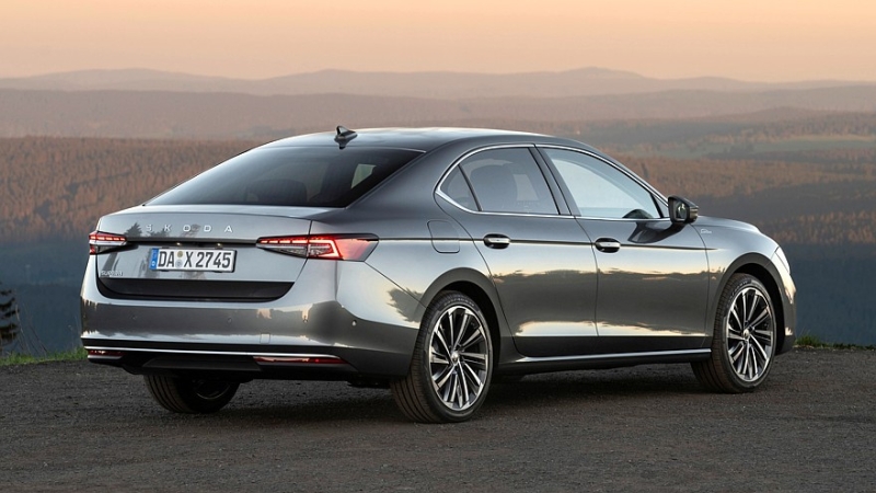 Юбилей с перерывом: флагманской модели Skoda Superb исполнилось 90 лет
