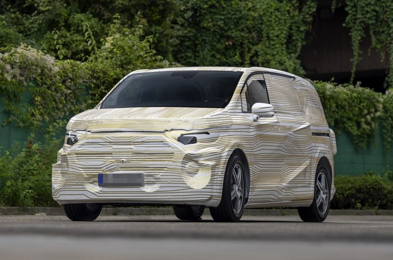 Mercedes-Benz готовится к презентации предвестников Vito и V-Class нового поколения