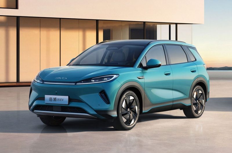 Новый кроссовер BYD Sea Lion 05 EV вышел против популярного Geely EX5