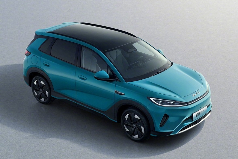 Новый кроссовер BYD Sea Lion 05 EV вышел против популярного Geely EX5