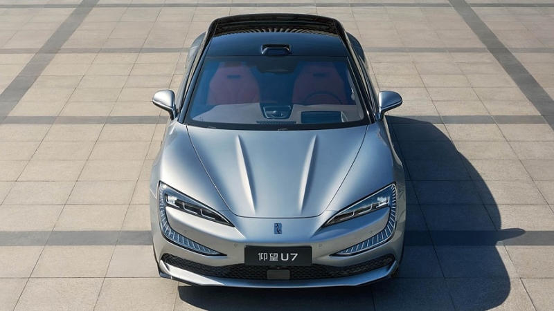 Роскошный седан Yangwang U7 от BYD: электромобиль и гибрид с оппозитным мотором