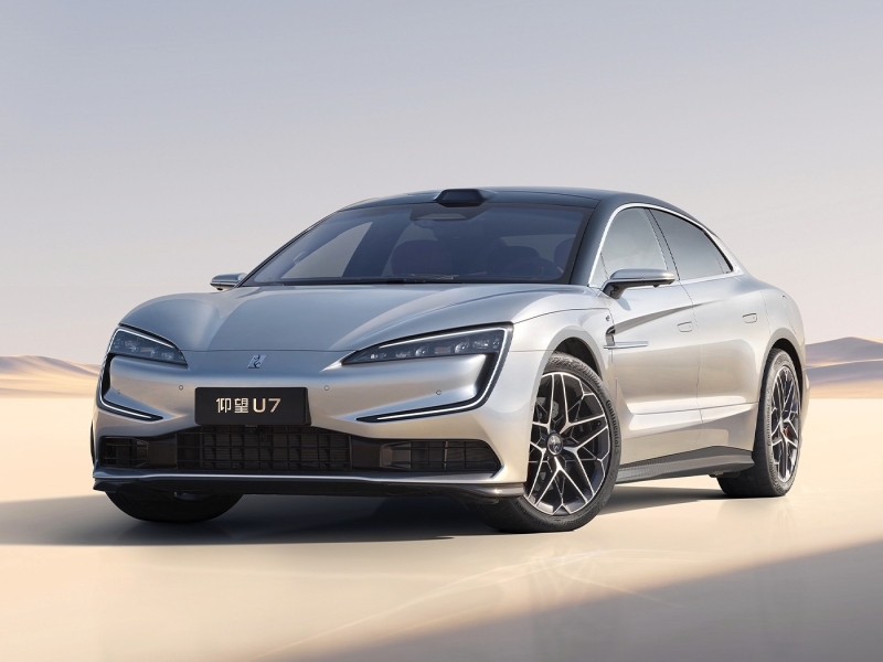 Роскошный седан Yangwang U7 от BYD: электромобиль и гибрид с оппозитным мотором