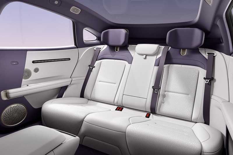 Седан Avatr 06 выходит на рынок: самая дешёвая модель в гамме