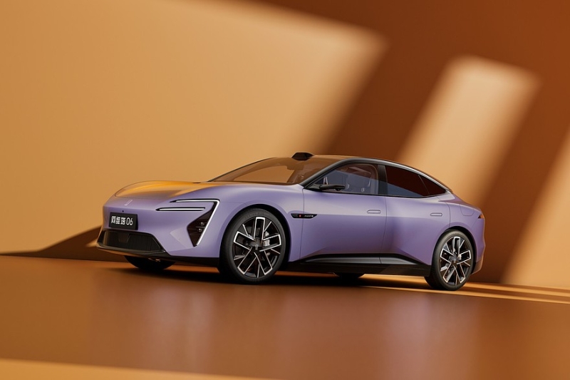 Седан Avatr 06 выходит на рынок: самая дешёвая модель в гамме