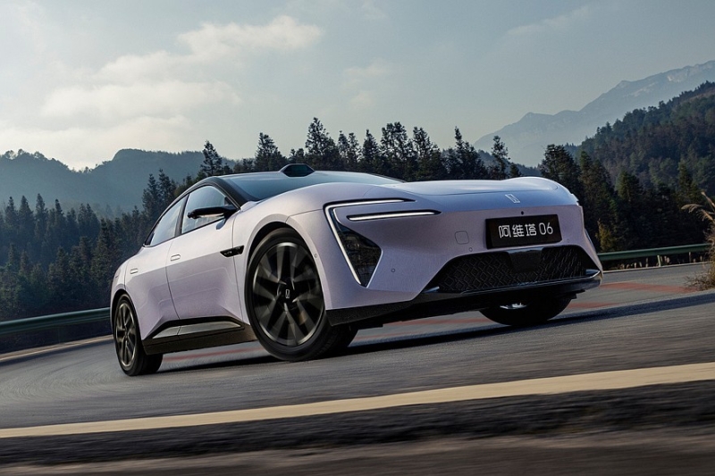 Седан Avatr 06 выходит на рынок: самая дешёвая модель в гамме