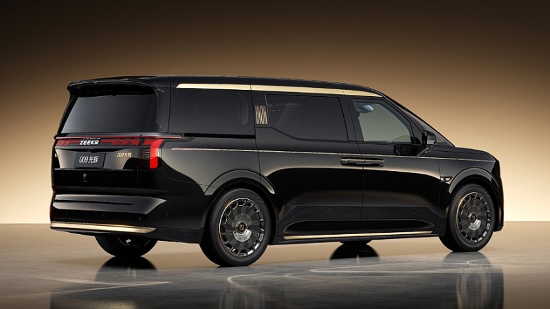 Ещё роскошнее, ещё дороже: VIP-версия Zeekr 009 теперь доступна с золотой отделкой