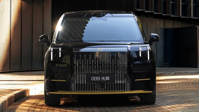 Ещё роскошнее, ещё дороже: VIP-версия Zeekr 009 теперь доступна с золотой отделкой