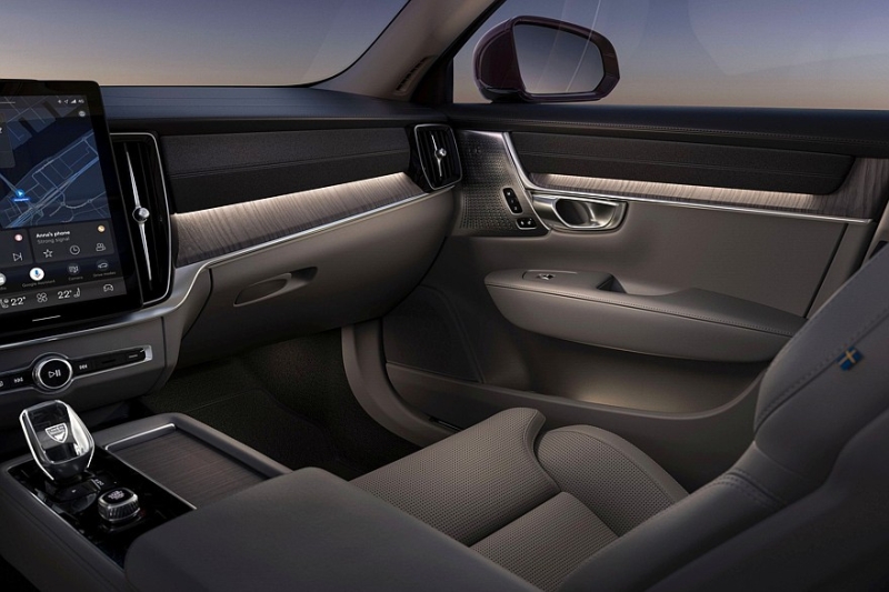 Флагманский седан Volvo S90 обновлён в духе родственных кроссоверов