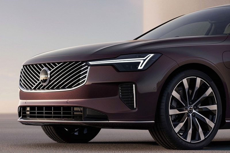 Флагманский седан Volvo S90 обновлён в духе родственных кроссоверов