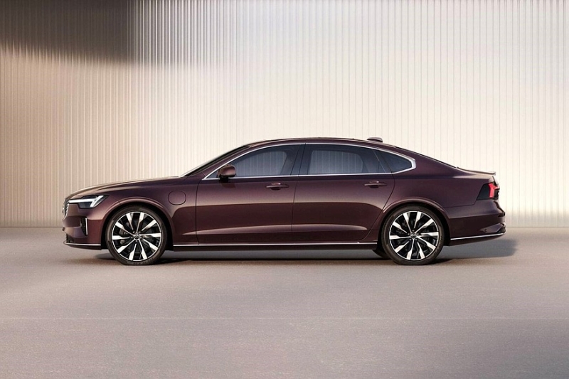 Флагманский седан Volvo S90 обновлён в духе родственных кроссоверов