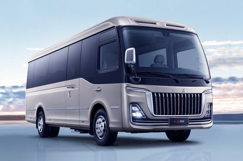 Hongqi представил гибридный автобус Guoyue REEV, цены известны