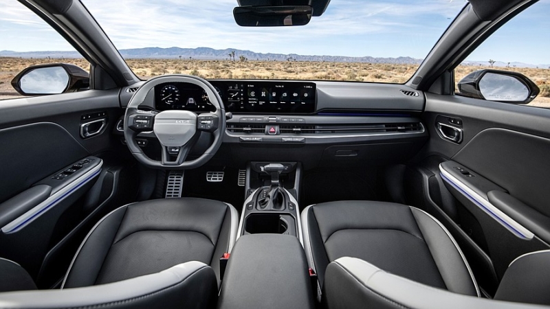 Kia K4 хэтчбек справил премьеру в США: элегантнее седана, но без технических отличий