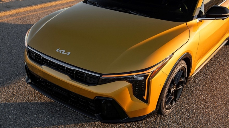 Kia K4 хэтчбек справил премьеру в США: элегантнее седана, но без технических отличий