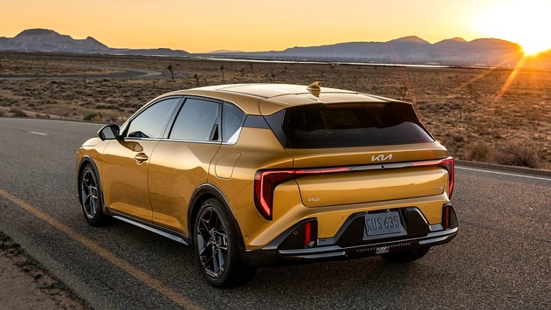 Kia K4 хэтчбек справил премьеру в США: элегантнее седана, но без технических отличий