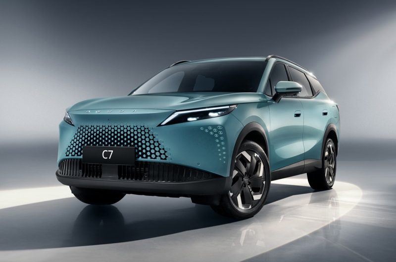 Кроссовер Omoda C7 готовится к выходу на российский рынок: старт продаж намечен на май