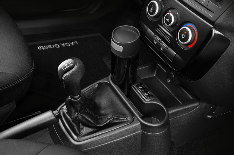 Lada Granta в обновлённых топовых версиях появилась в продаже