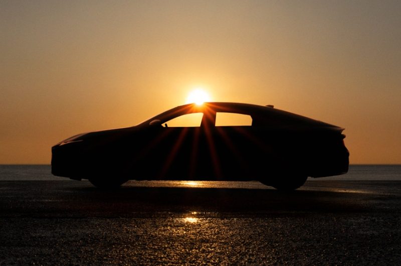 Lexus готовится к скорой презентации глобального нового седана ES: первые тизеры