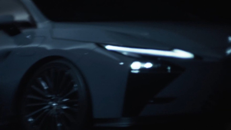 Lexus готовится к скорой презентации глобального нового седана ES: первые тизеры
