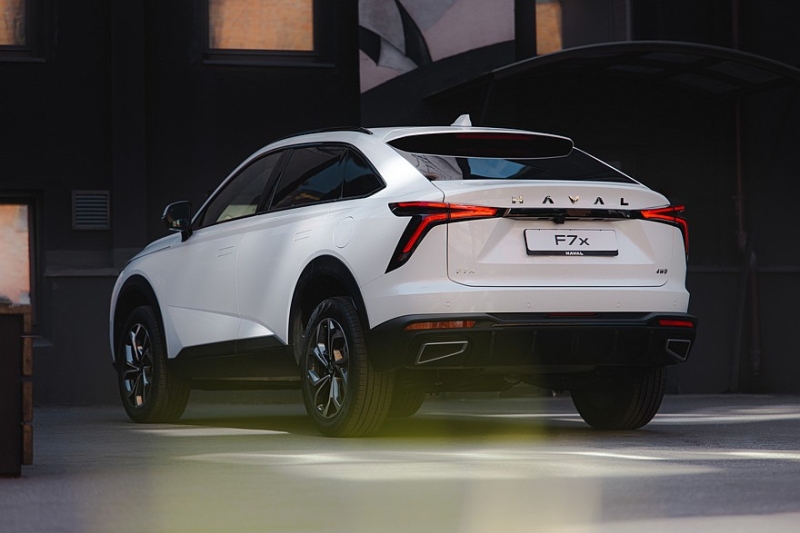 Новый купеобразный кроссовер Haval F7x, которого не было даже в Китае: цены в России