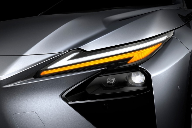 Новый седан Lexus ES: гибрид или электрокар и два варианта оформления салона