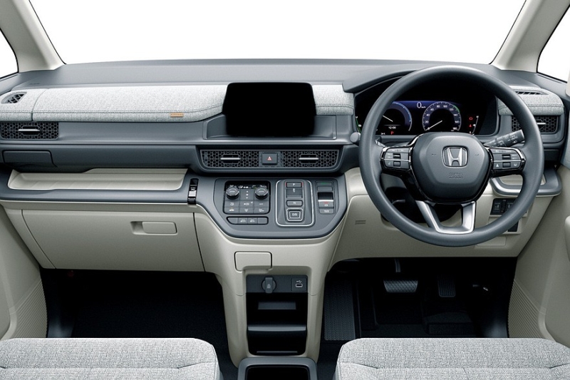 Обновлён популярный минивэн Honda Step WGN: расширенное оснащение и особая версия