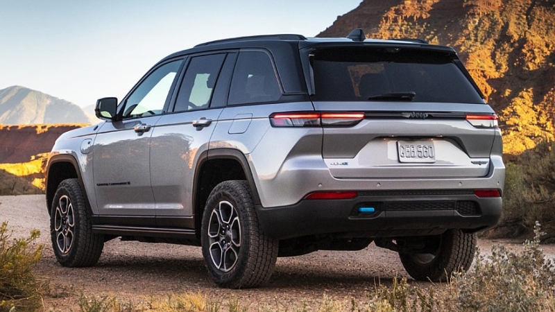 Обновлённый Jeep Grand Cherokee: первые изображения