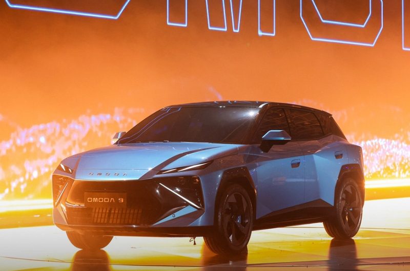 Показан эффектный кроссовер Omoda C3, на подходе ещё несколько новинок