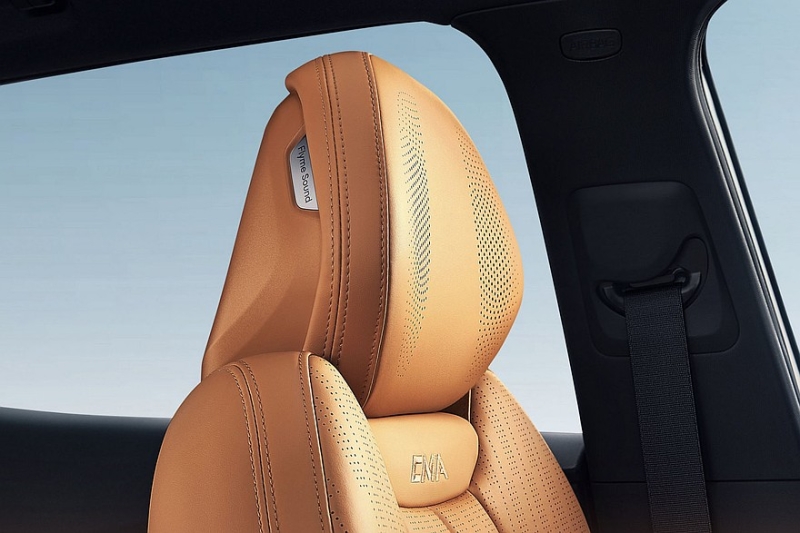 Представлен новый Geely Atlas: упрощённый дизайн и богатое оснащение