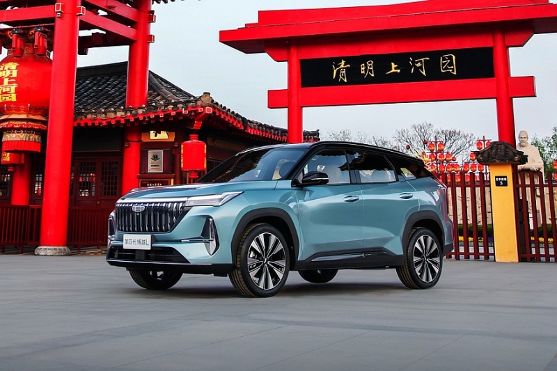 Представлен новый Geely Atlas: упрощённый дизайн и богатое оснащение