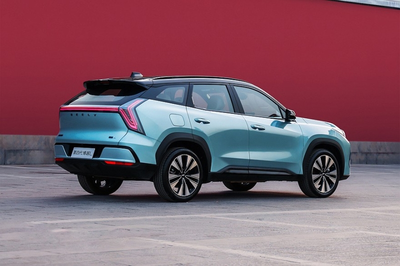 Представлен новый Geely Atlas: упрощённый дизайн и богатое оснащение