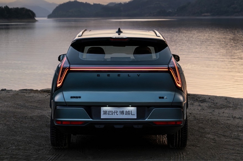 Представлен новый Geely Atlas: упрощённый дизайн и богатое оснащение