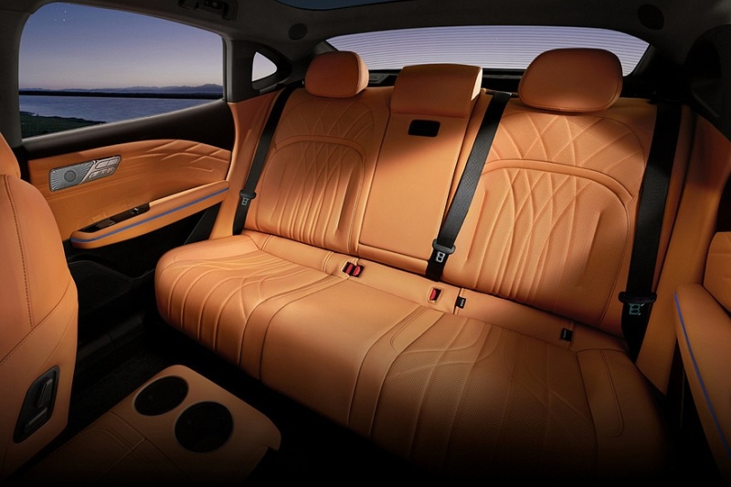 Седан Geely Galaxy Starshine 8 предложен с двумя установками на выбор