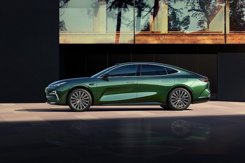 Седан Geely Galaxy Starshine 8 предложен с двумя установками на выбор