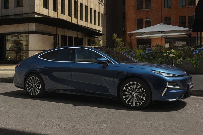 Седан Geely Galaxy Starshine 8 предложен с двумя установками на выбор