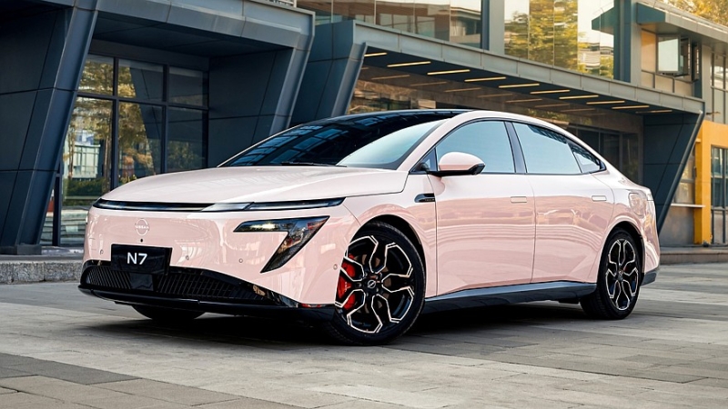 Тонущий Nissan вывел на китайский рынок дешёвый бизнес-седан N7