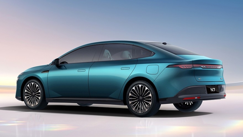 Тонущий Nissan вывел на китайский рынок дешёвый бизнес-седан N7