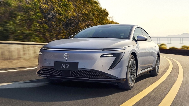 Тонущий Nissan вывел на китайский рынок дешёвый бизнес-седан N7