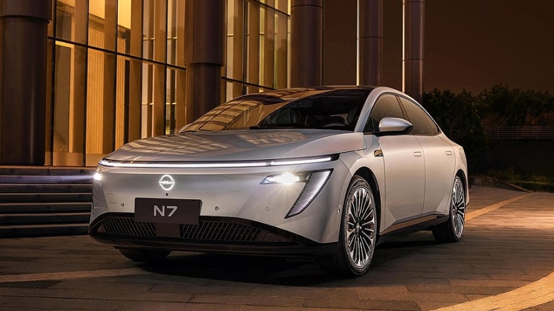Тонущий Nissan вывел на китайский рынок дешёвый бизнес-седан N7
